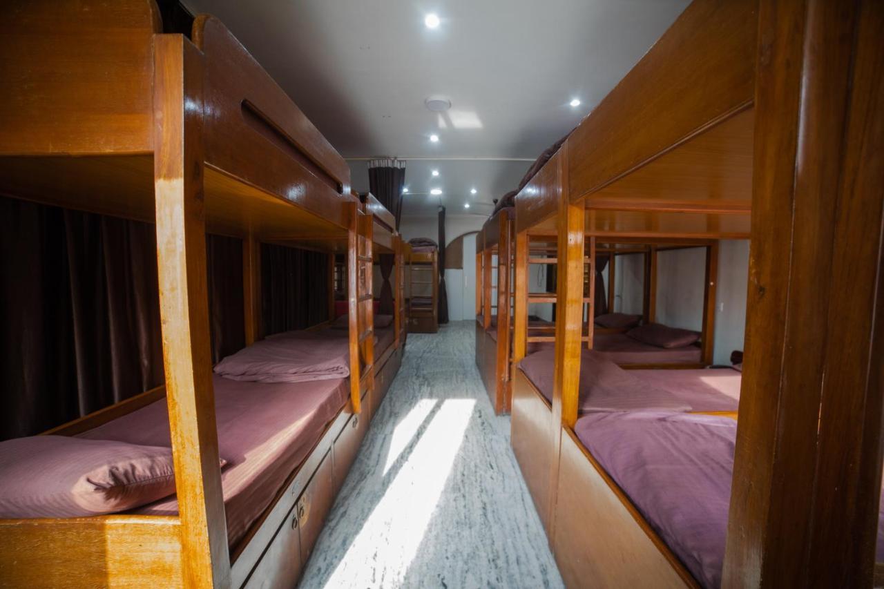 Pearl Courtyard Dormitory Varanasi Exterior photo