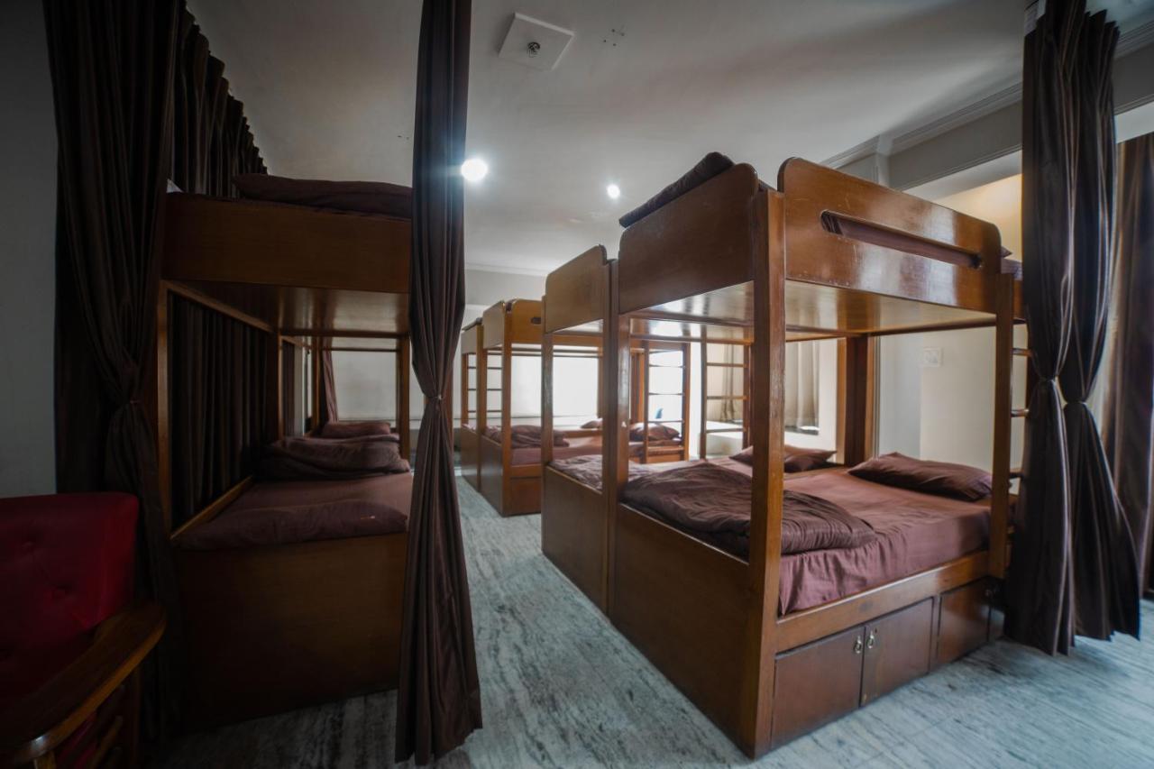 Pearl Courtyard Dormitory Varanasi Exterior photo