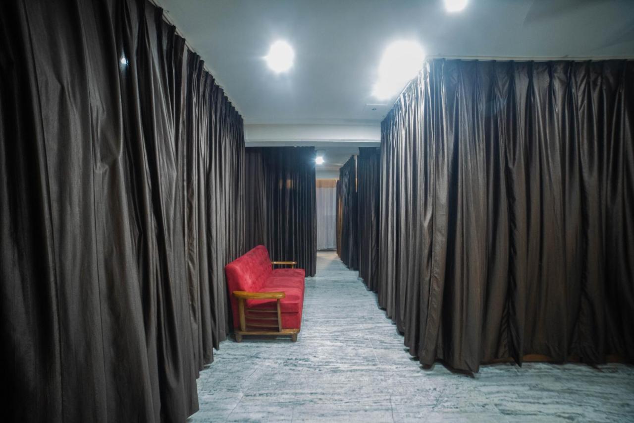 Pearl Courtyard Dormitory Varanasi Exterior photo