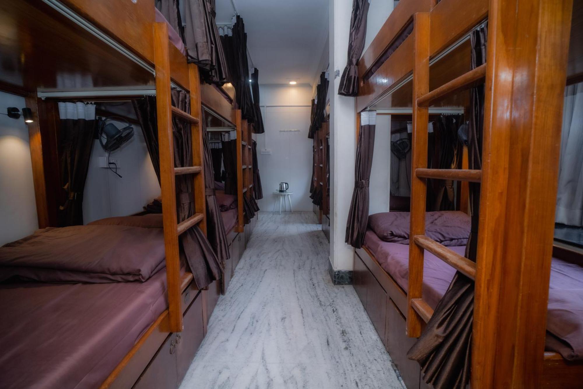 Pearl Courtyard Dormitory Varanasi Exterior photo