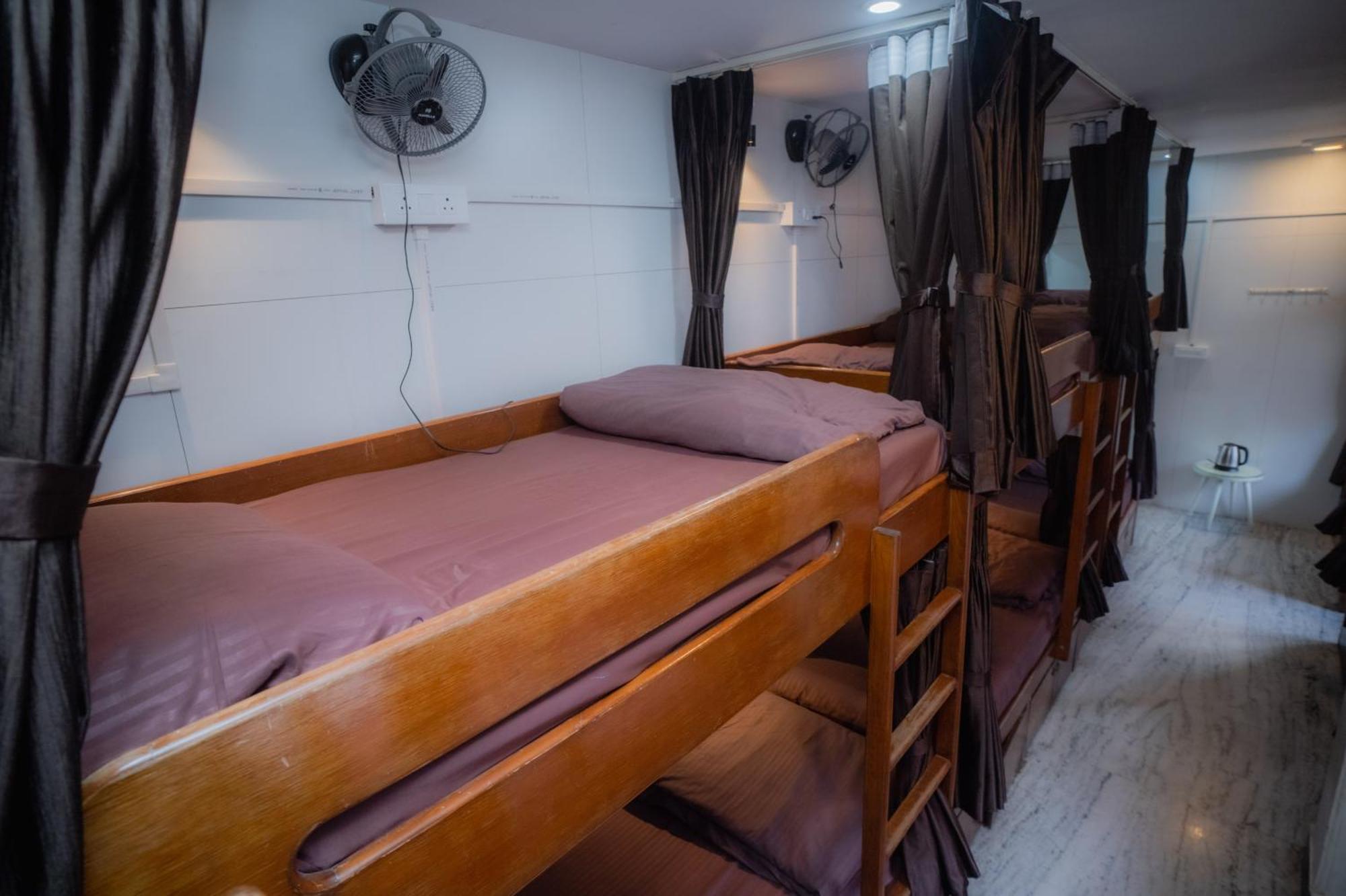 Pearl Courtyard Dormitory Varanasi Exterior photo