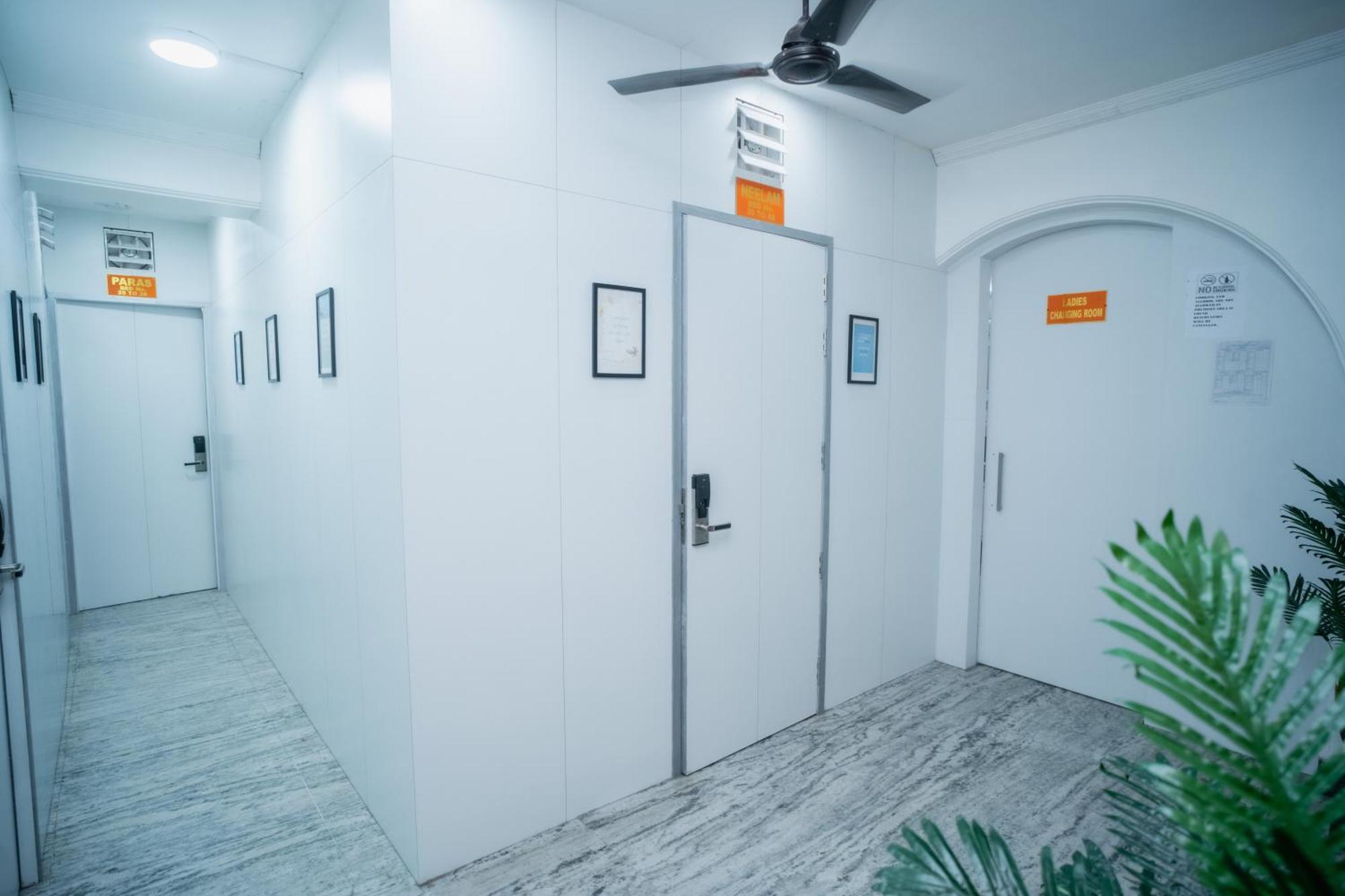 Pearl Courtyard Dormitory Varanasi Exterior photo
