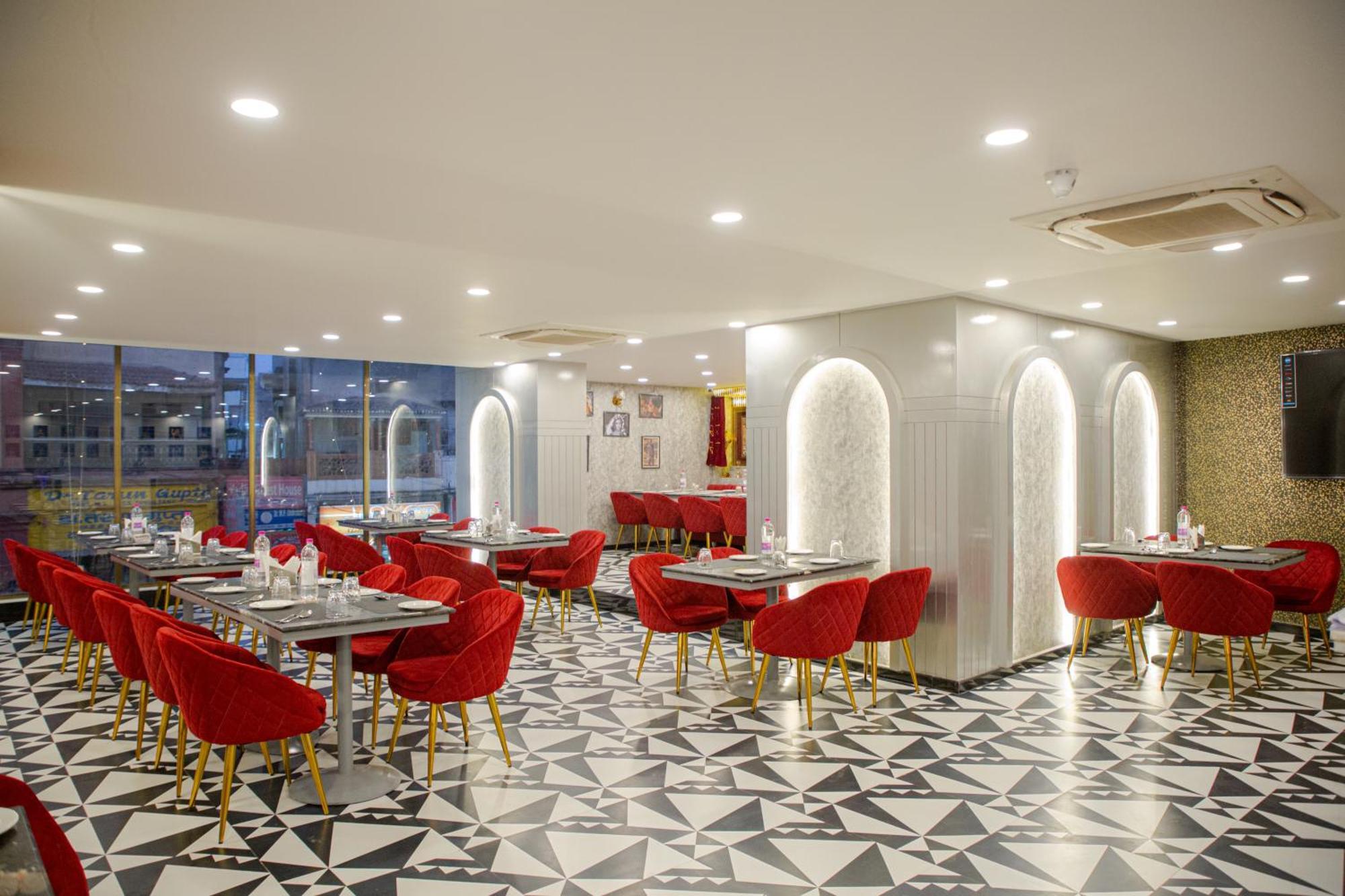 Pearl Courtyard Dormitory Varanasi Exterior photo